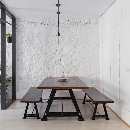 Architectural Gem In Bica Ii Lizbona