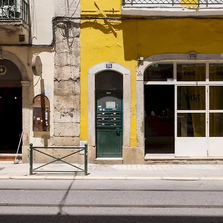 Apartment Architectural Gem In Bica Ii