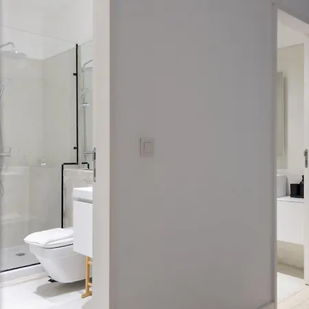 Apartment Architectural Gem In Bica Ii *